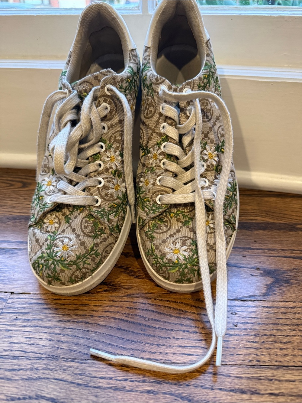 Tory Burch Beige Canvas Sneakers with White & Green Floral Embroidery size 10.5